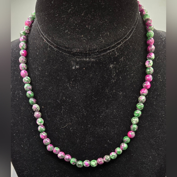 Unsigned Jewelry - Ruby in Zoisite Beaded Necklace Faceted 6mm Stone Beads 16" Long GLOWS!
